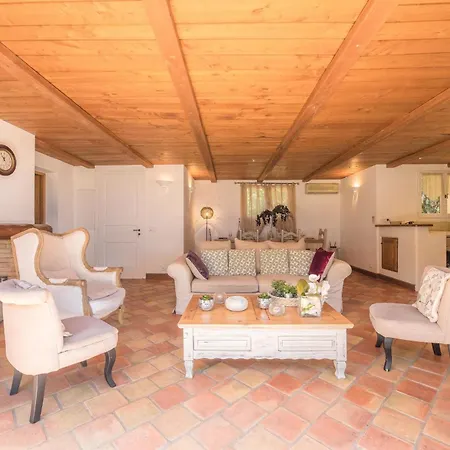 Tavara Di Porto-vecchio فيلة *